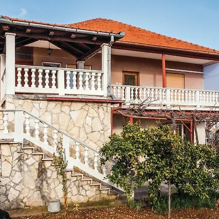 Two-bedroom In Apartamento Zadar